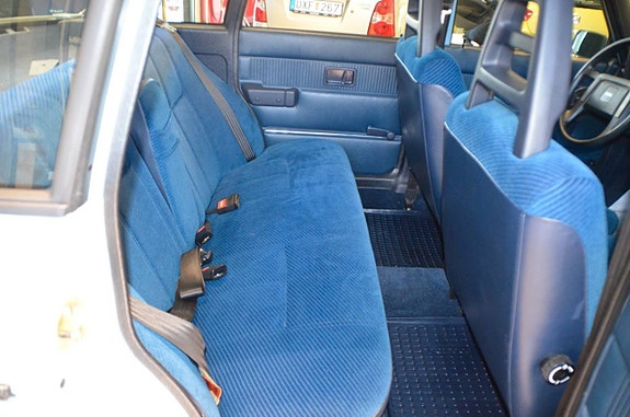 Volvo 244 11 of 23