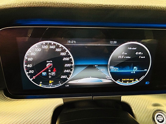 Mercedes-Benz E200 d 27 of 30