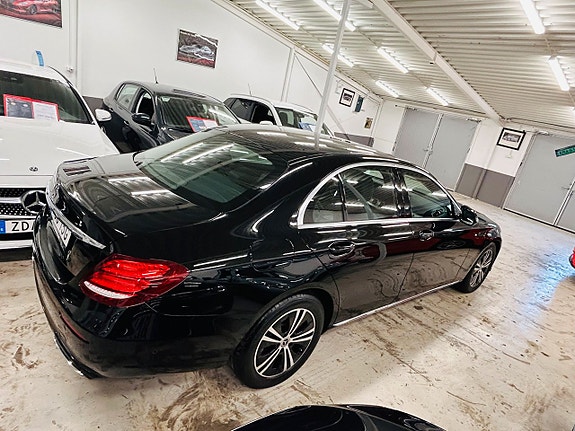 Mercedes-Benz E200 d 4 of 5