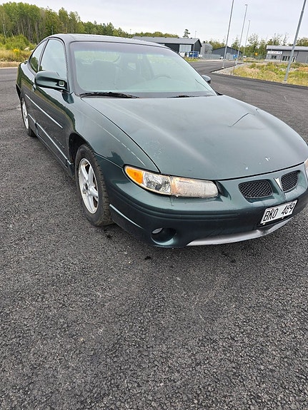 Pontiac Grand Prix 2 of 5