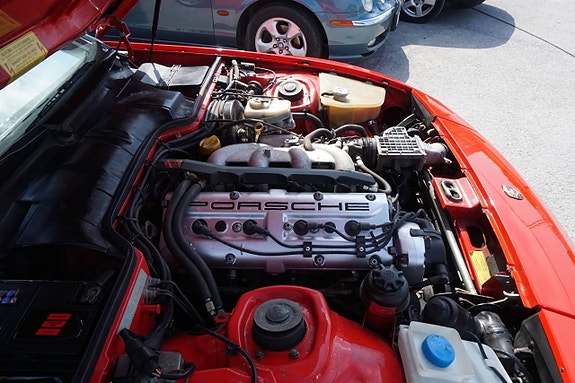 Porsche 944 13 of 30