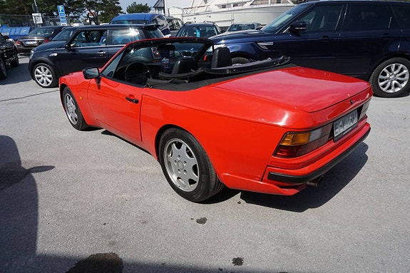 Porsche 944 16 of 30