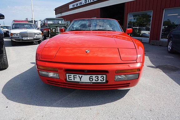 Porsche 944 3 of 5