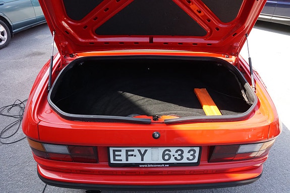 Porsche 944 29 of 30