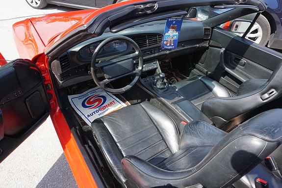 Porsche 944 17 of 30