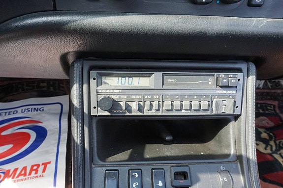 Porsche 944 21 of 30
