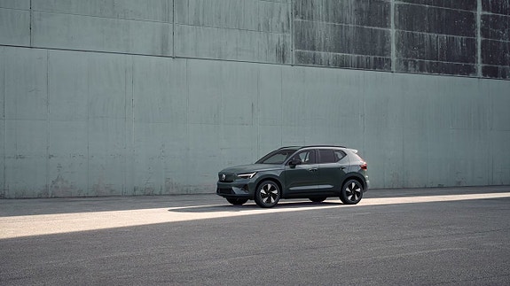 Volvo EX40 7 of 17