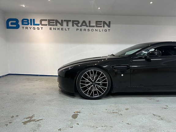 Aston Martin Vantage 7 of 17