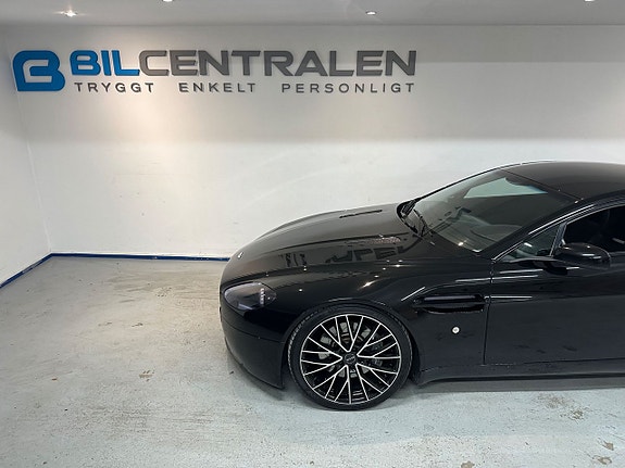 Aston Martin Vantage 6 of 17