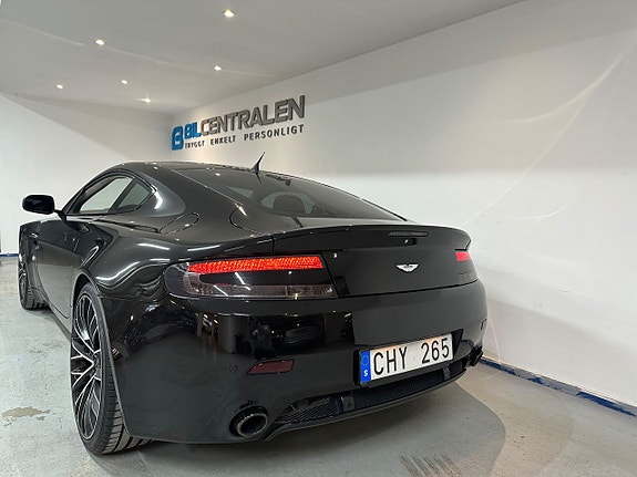 Aston Martin Vantage 9 of 17