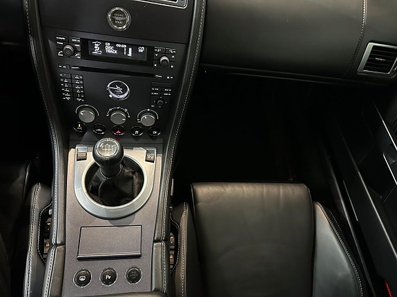 Aston Martin Vantage 13 of 17