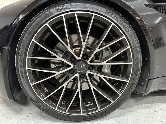 Aston Martin Vantage 8 of 17