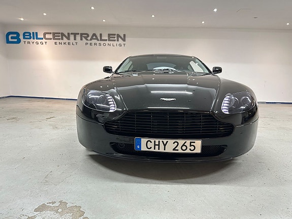 Aston Martin Vantage 4 of 5