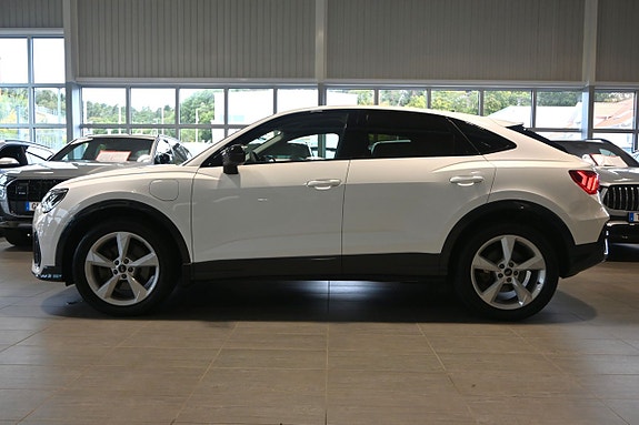 Audi Q3 2 of 5