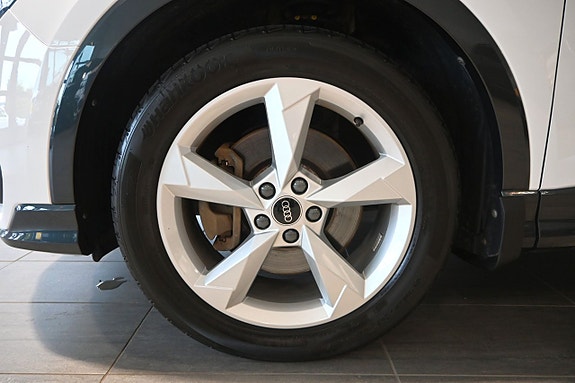 Audi Q3 6 of 25