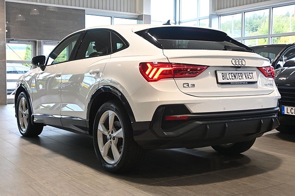 Audi Q3 3 of 5