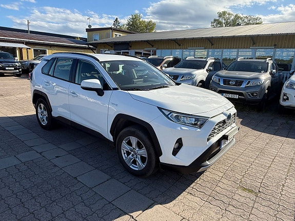 Toyota RAV4 8 of 21