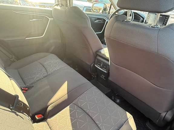 Toyota RAV4 11 of 21
