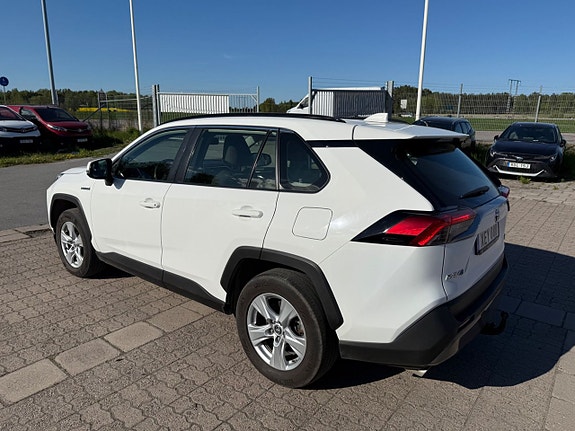 Toyota RAV4 2 of 21