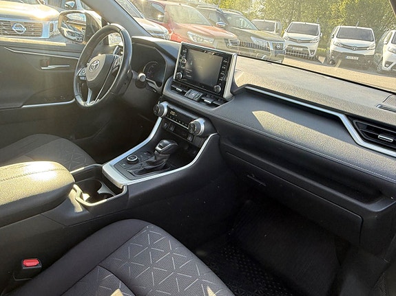 Toyota RAV4 10 of 21