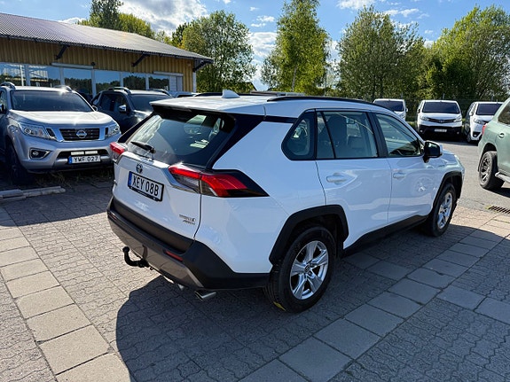 Toyota RAV4 3 of 21