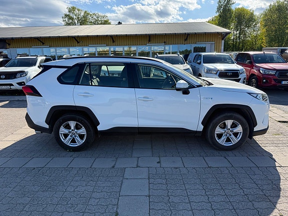 Toyota RAV4 6 of 21