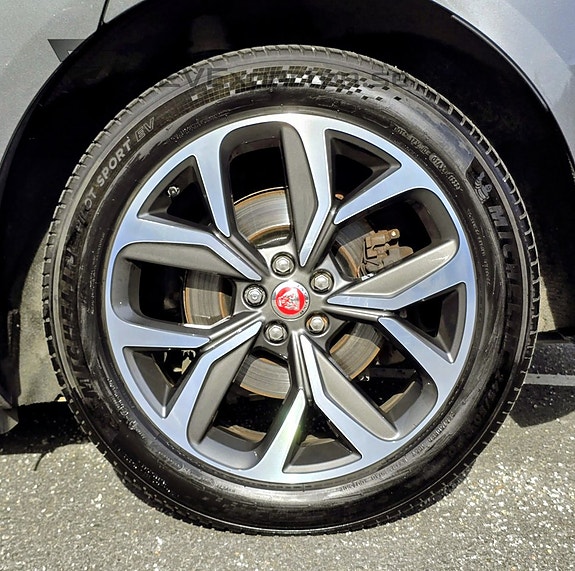 Jaguar I-PACE 8 of 22