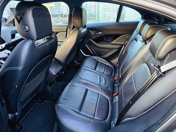 Jaguar I-PACE 13 of 22