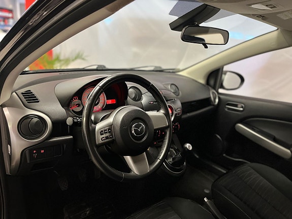 Mazda 2 11 of 19