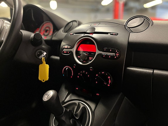 Mazda 2 16 of 19