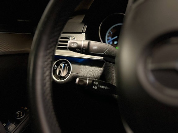 Mercedes-Benz E220 14 of 26