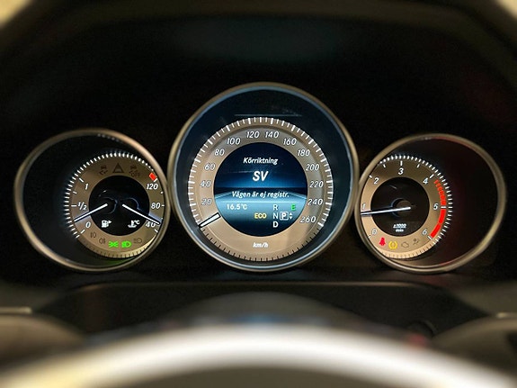 Mercedes-Benz E220 16 of 26