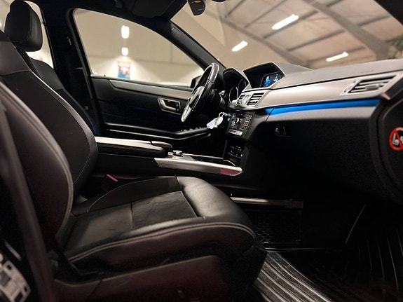 Mercedes-Benz E220 24 of 26