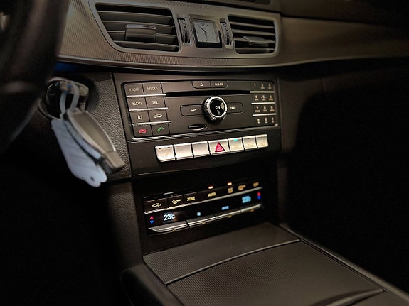 Mercedes-Benz E220 21 of 26