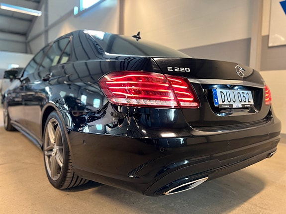 Mercedes-Benz E220 4 of 5