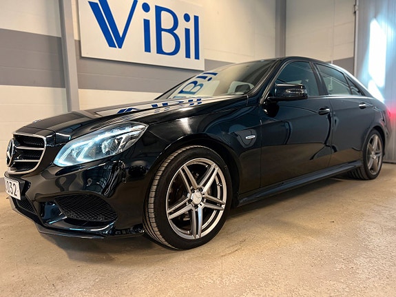 Mercedes-Benz E220 2 of 5