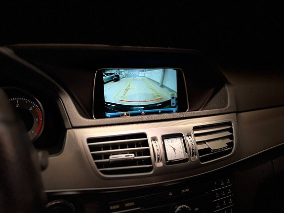 Mercedes-Benz E220 19 of 26