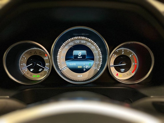 Mercedes-Benz E220 15 of 26