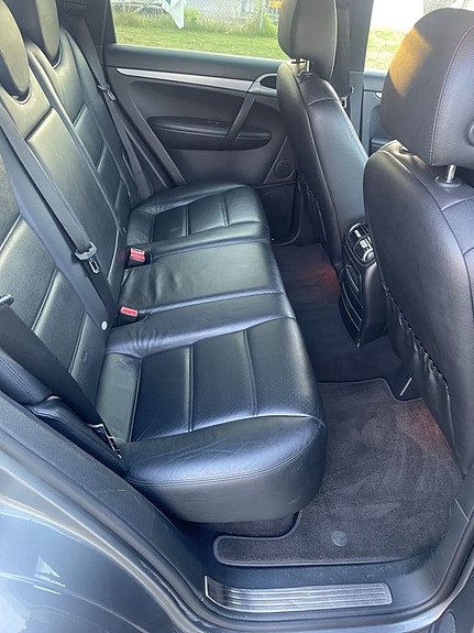 Porsche Cayenne S 11 of 14