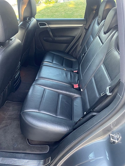 Porsche Cayenne S 9 of 14