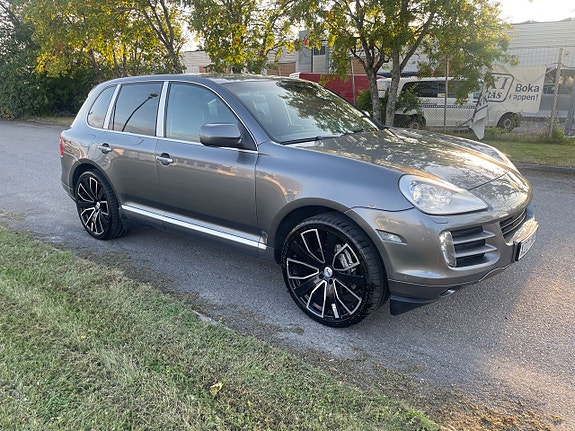 Porsche Cayenne S 7 of 14