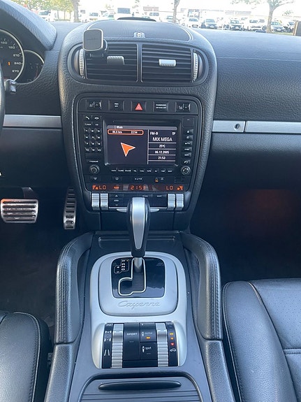 Porsche Cayenne S 12 of 14