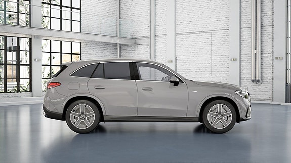 Mercedes-Benz GLC300 e 4 of 5