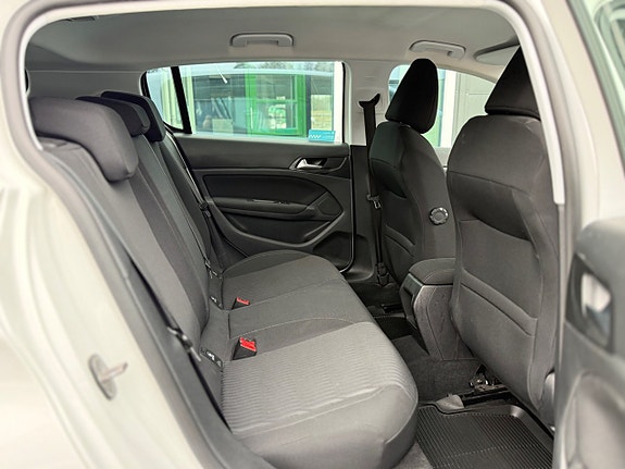 Peugeot 308 8 of 30