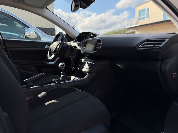 Peugeot 308 21 of 30