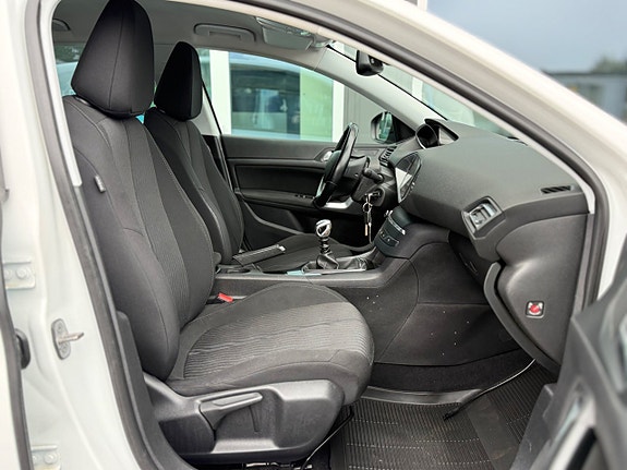 Peugeot 308 7 of 30