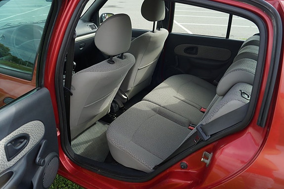 Renault Clio 8 of 11