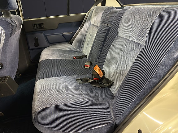 Volvo 360 18 of 27