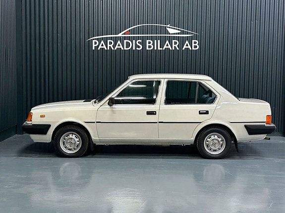 Volvo 360 2 of 5
