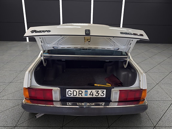 Volvo 360 13 of 27